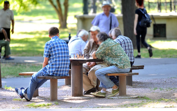 ПЕЉЕШИЛИ ПЕНЗИОНЕРЕ: Ухапшена деветочлана група вештих превараната на Новом Београду