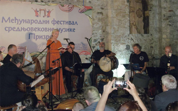 НОТЕ ЗА ДУШУ У ЦАРСКОМ ГРАДУ ПРИЗРЕНУ: У атријуму Цркве Светог Спаса отворен међународни фестивал средњовековне музике Медимус