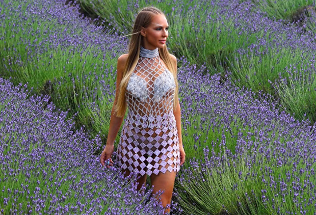 НЕЋУ ДА УЂЕМ У РИЈАЛИТИ: Певачица Ивана Костић о естради, песмама и пословним изазовима