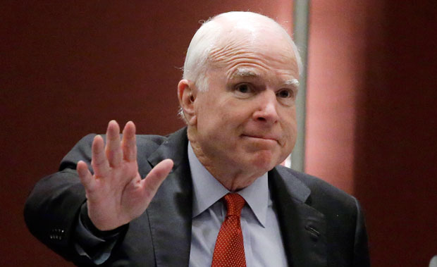 МЕКЕЈН О БОМБАРДОВАЊУ 1999. ГОДИНЕ: Гађајте фабрике, школе, болнице, било шта!