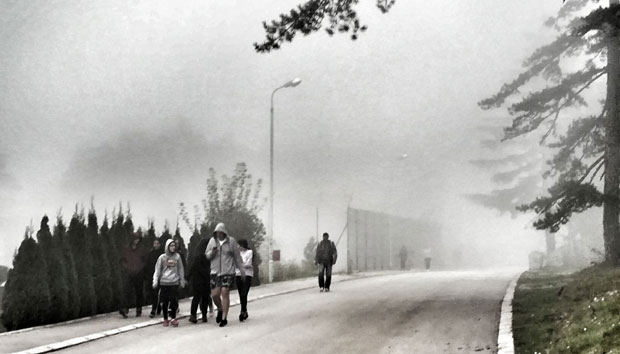 У СРБИЈУ СТИГЛО ЗАХЛАЂЕЊЕ: Киша у већем делу земље, најхладније на Златибору 12 степени, на Тари сви у зимским јакнама