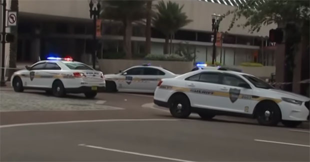 УЖАС У ЏЕКСОНВИЛУ: Пуцњава на турниру видео игара, нападач мртав