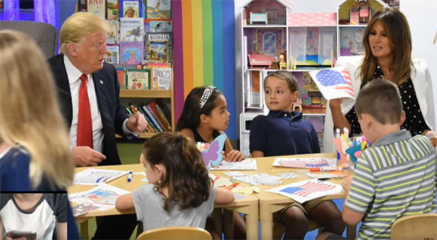 ВИШЕ ЛИЧИ НА РУСКУ: Трамп погрешно обојио америчку заставу