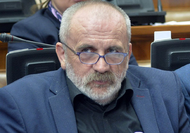 Шпијунка: Маријан хвали своју шљивовицу