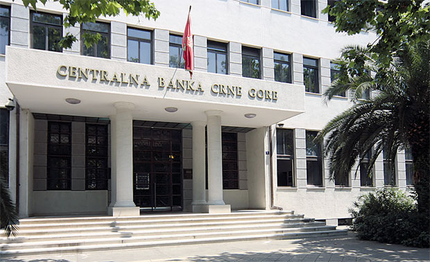 ШТЕДЊА ВЕЋА 10 ОДСТО: У банкама држе 1,26 милијарди евра