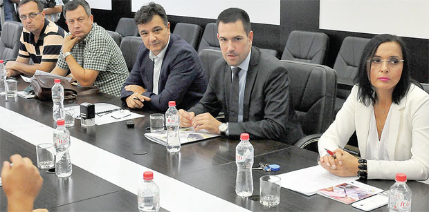 ПОДРШКА КРАЉЕВА УЧЕЊУ КРОЗ РАД: Потписан меморандум о развоју дуалног образовања