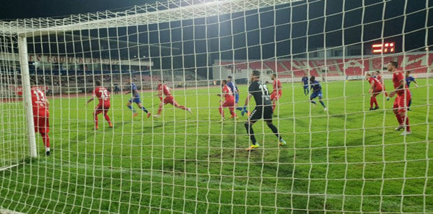 ДУЕЛ РАДНИЧКОГ И НАПРЕТКА У СЕНЦИ ОЧАЈНОГ СУЂЕЊА ЧОЛОВИЋА: Кад фудбал постане бела тачка