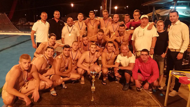 Делфини још чекају – базен