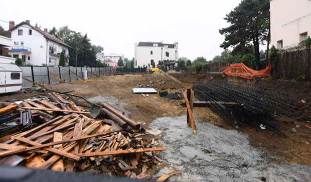 КОПАЛИ ТЕМЕЉ “НА ДИВЉЕ”: Мајстори отишли материјал остао