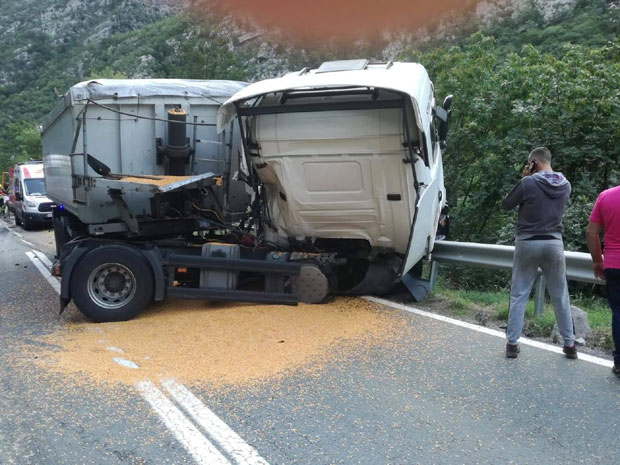 САОБРАЋАЈНА НЕСРЕЋА У ЦРНОЈ ГОРИ: У судару погинуо држављанин Србије
