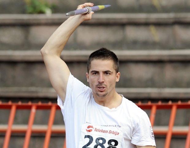 СКАНДАЛ У СРПСКОЈ АТЛЕТИЦИ: Судије померале копље за обарање рекорда