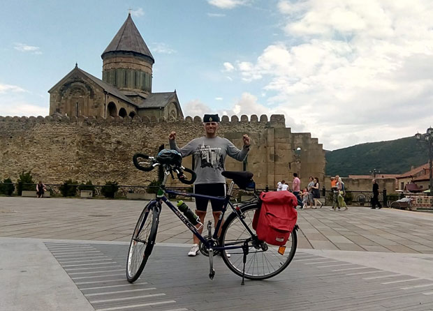 АВАНТУРА ПАРАЋИНСКОГ ПРОФЕСОРА: Бициклом кроз Грузију и Јерменију