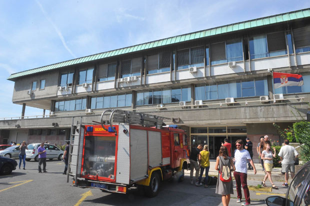 ИСТРАГА У НАРОДНОЈ БИБЛИОТЕЦИ: Обезбеђење морало да буде уз сервисере