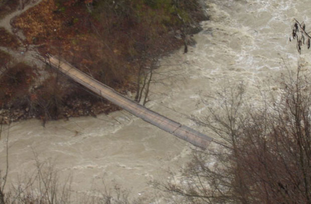 И ћуприји у Лукином Фиру прети рушење