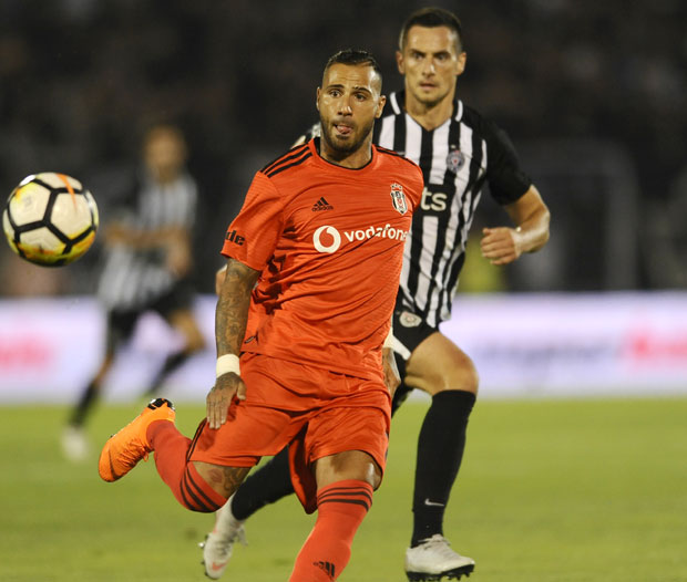 БЕШИКТАШ У ПРОБЛЕМИМА ПОСЛЕ ПРВЕНСТВЕНОГ ПОРАЗА ОД АНТАЛИЈЕ: Кварежма и Арслан дижу буну