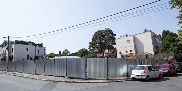 ГРАДИЛИШТЕ НА ДЕДИЊУ СКРИВЕНО ИЗА ОГРАДЕ: Мајстори се вратили, у току припремни радови