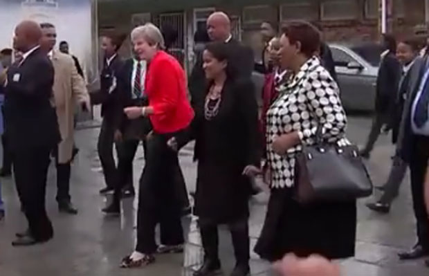 Британци доживели „трансфер блама“ због плеса Терезе Меј (ВИДЕО)