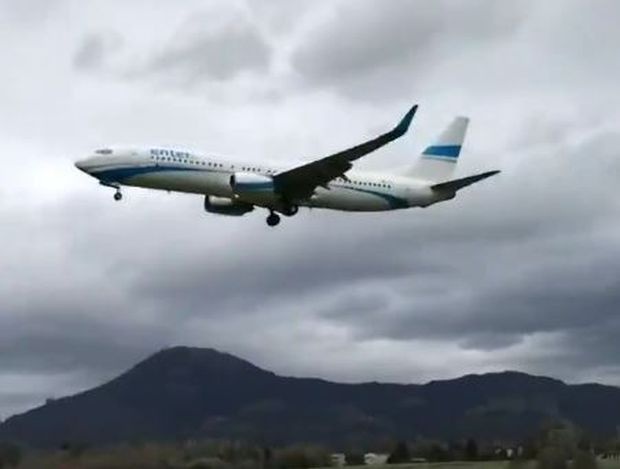 Путник напао стјуардесу, авион за Душанбе се вратио у Москву