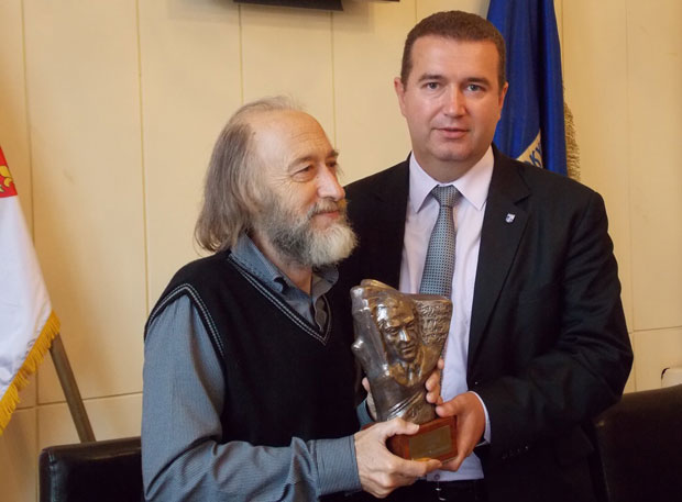 Награда Власти Младеновићу: Нада за усамљене поете