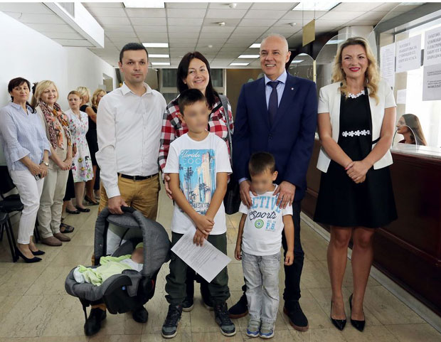 Прва породица добила помоћ града за треће дете