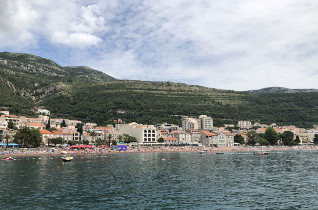 ХУМАНИТАРНО: Пливао маратон за Вању