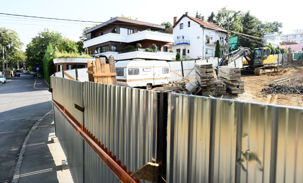 Инспектори опет ставили траку на илегално градилиште на Дедињу