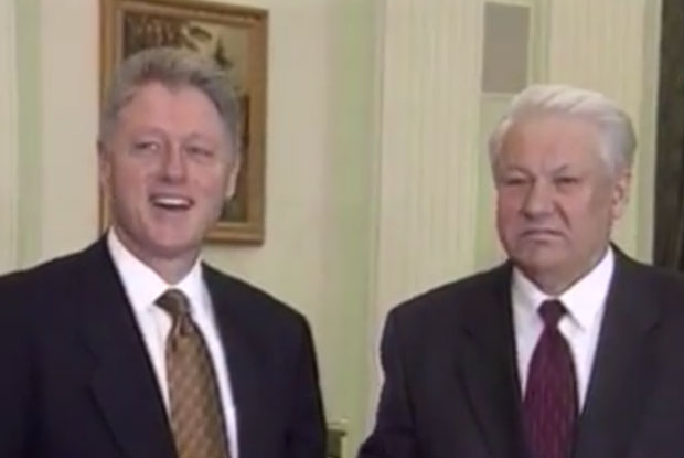 ОБЕЋАО ДА ЋЕ НОВИ ПРЕДСЕДНИК НАСТАВИТИ ЊЕГОВУ ПОЛИТИКУ: Објављен транскрипт разговора Јељцина и Клинтона о Путину