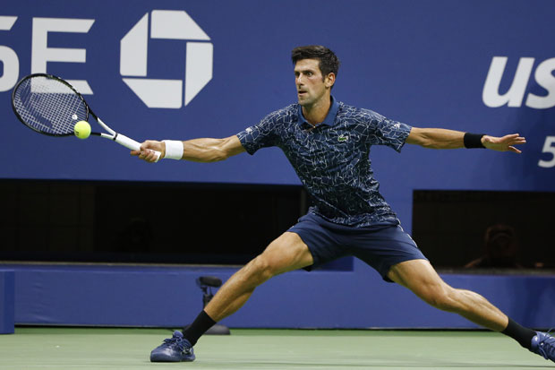 ЂОКОВИЋ СА ОСМЕХОМ КРИТИКОВАО ПУБЛИКУ: Новак слушао планове за шопинг и ТВ програм