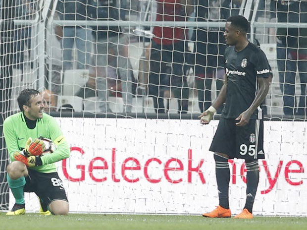 Стојковић: Главе горе, играли смо против великог противника; Шћекић: Наивно примљена два гола