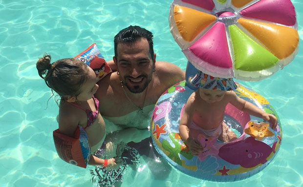 Ана Штајдохар и Никола Демоња у Грчкој: Супер тата у акцији