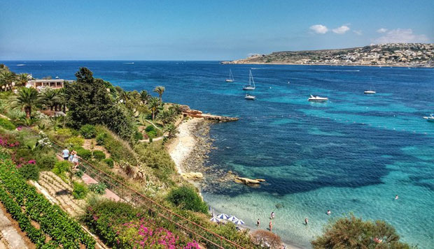 ПОСЕТИТЕ ПОРОДИЧНО Mellieha Bay: Ово је највећа и најлепша пешчана плажа Малте!