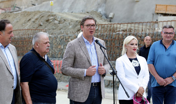 ВУЧИЋ ОБИЛАЗИ РАДОВЕ НА КОРИДОРУ 10: Изградићемо најлепши ауто-пут у овом делу Европе, до краја године завршетак радова (ФОТО)