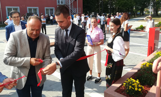 Шарчевић: Држава коректна према просветарима