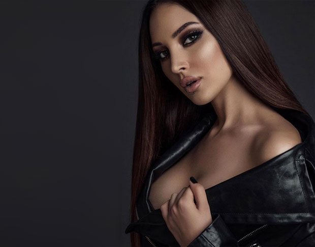 Трудна Александра Пријовић се сликала у бикинију (ФОТО)