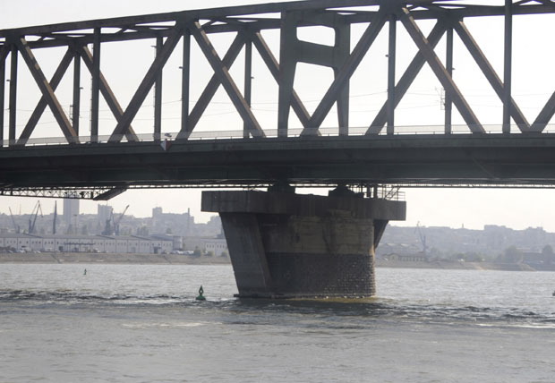 Два покушаја самоубиства са мостова