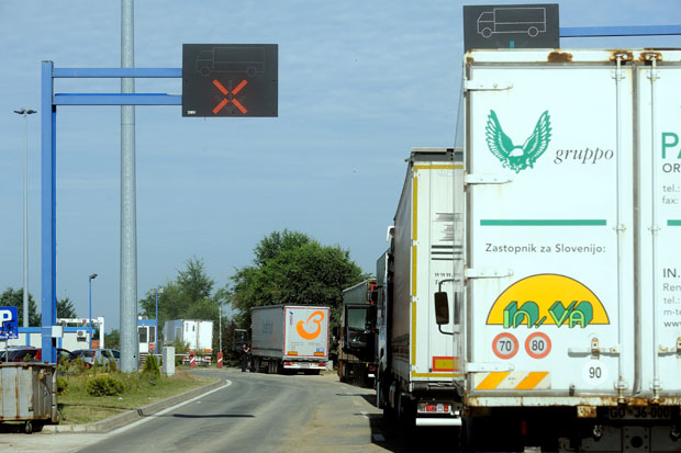 ЗАЈЕДНИЧКИ ЦАРИНСКИ ПРЕЛАЗИ ДОНОСЕ РЕЗУЛТАТЕ: Терет 10 пута брже