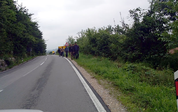 ЗАРАЂУЈУ НА ТУЂОЈ МУЦИ: Чамџије се богате од миграната