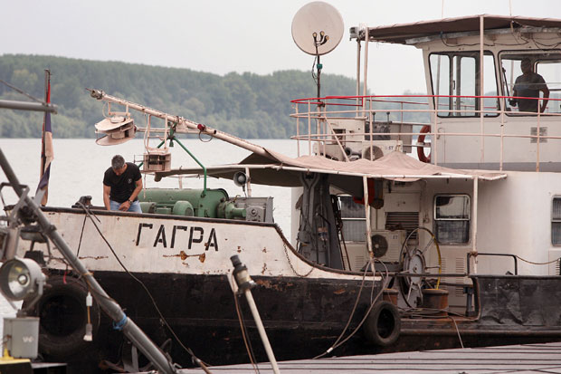 НЕСРЕЋА У СМЕДЕРЕВУ: Морнара убио метални део са прамца брода (ФОТО)