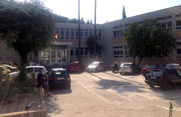 Црна Гора: Клупе тесне за ђаке