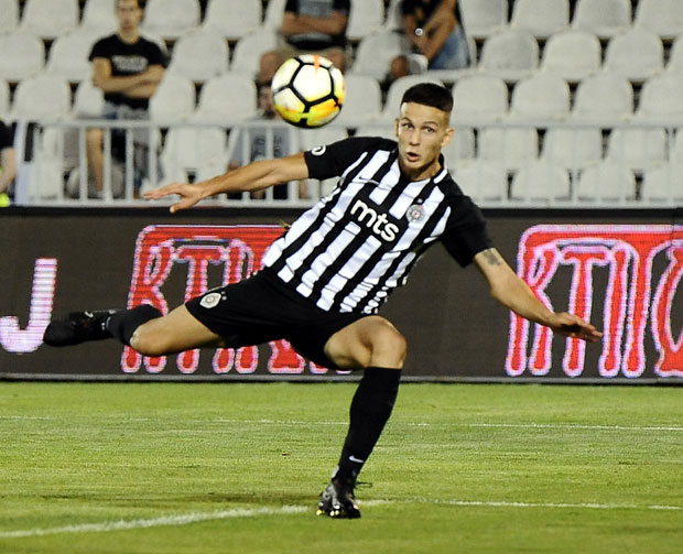 Партизан захваљујући младом првотимцу стигао до бодова против Бачке: Марковића јурила и Бенфика