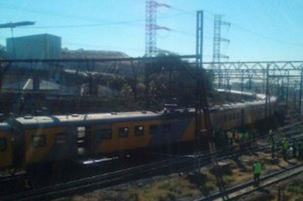 НЕСРЕЋА У ЈОХАНЕСБУРГУ: Судар возова у предграђу, око 100 повређених