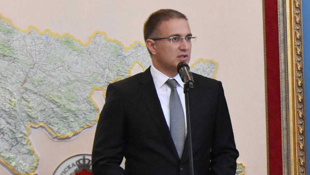 СТЕФАНОВИЋ ПОСЕТИО ПОРОДИЦУ ПОЛИЦАЈЦА: Љубав према униформи преноси се с колена на колено
