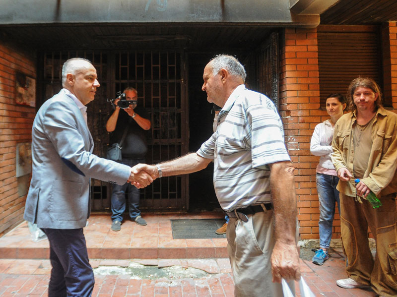 Градоначелник и општина помажу станаре након великог пожара у Вишњичкој бањи 