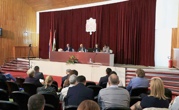 ЖУЧНА РАСПРАВА У КРАГУЈЕВЦУ: Осуда кафанске политике