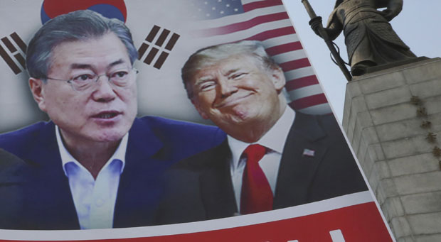 Трамп и Мун разговарали о денуклеаризацији