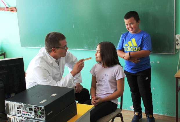 ПОДУХВАТ ЗА СВАКУ ПОХВАЛУ: О свом трошку окречио школу