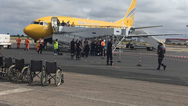 Авион са оболелим дететом од колере слетео у Француску? (ВИДЕО)