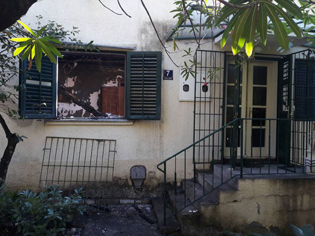 ПОЖАР У ХЕРЦЕГ НОВОМ: Београђанину изгорела двоспратница (фото / видео)