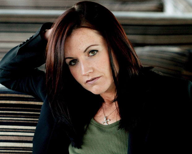 ОТКРИВЕН УЗРОК СМРТИ ПОЗНАТЕ ПЕВАЧИЦЕ: Отровала се алкохолом