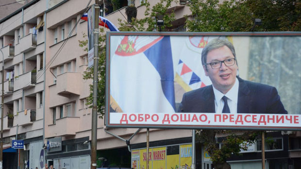 ПРИПРЕМЕ ЗА ПОСЕТУ ВУЧИЋА: Билборди, улице окићене заставама, сир и кајмак 